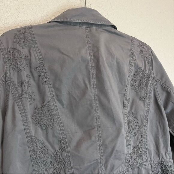 Chico's Gray Embroidered Long Sleeve Button Up Lightweight Jacket Top Womens M - Picture 7 of 11